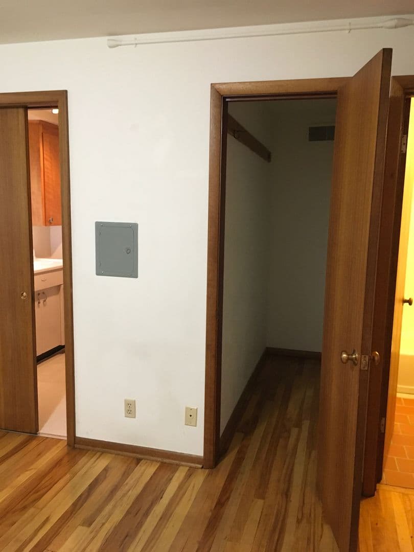 Seattle Apartment: 124 11th Avenue East
