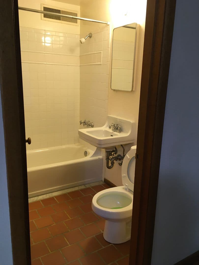 Seattle Apartment: 124 11th Avenue East