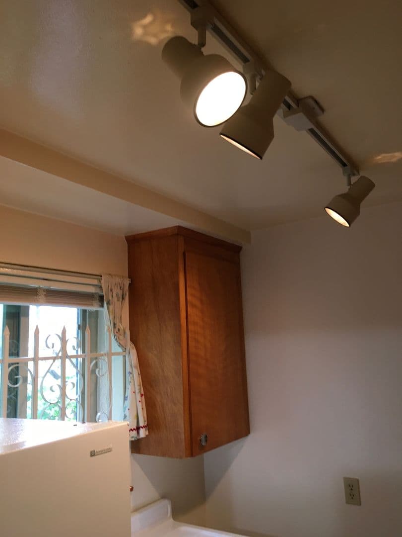 Seattle Apartment: 124 11th Avenue East