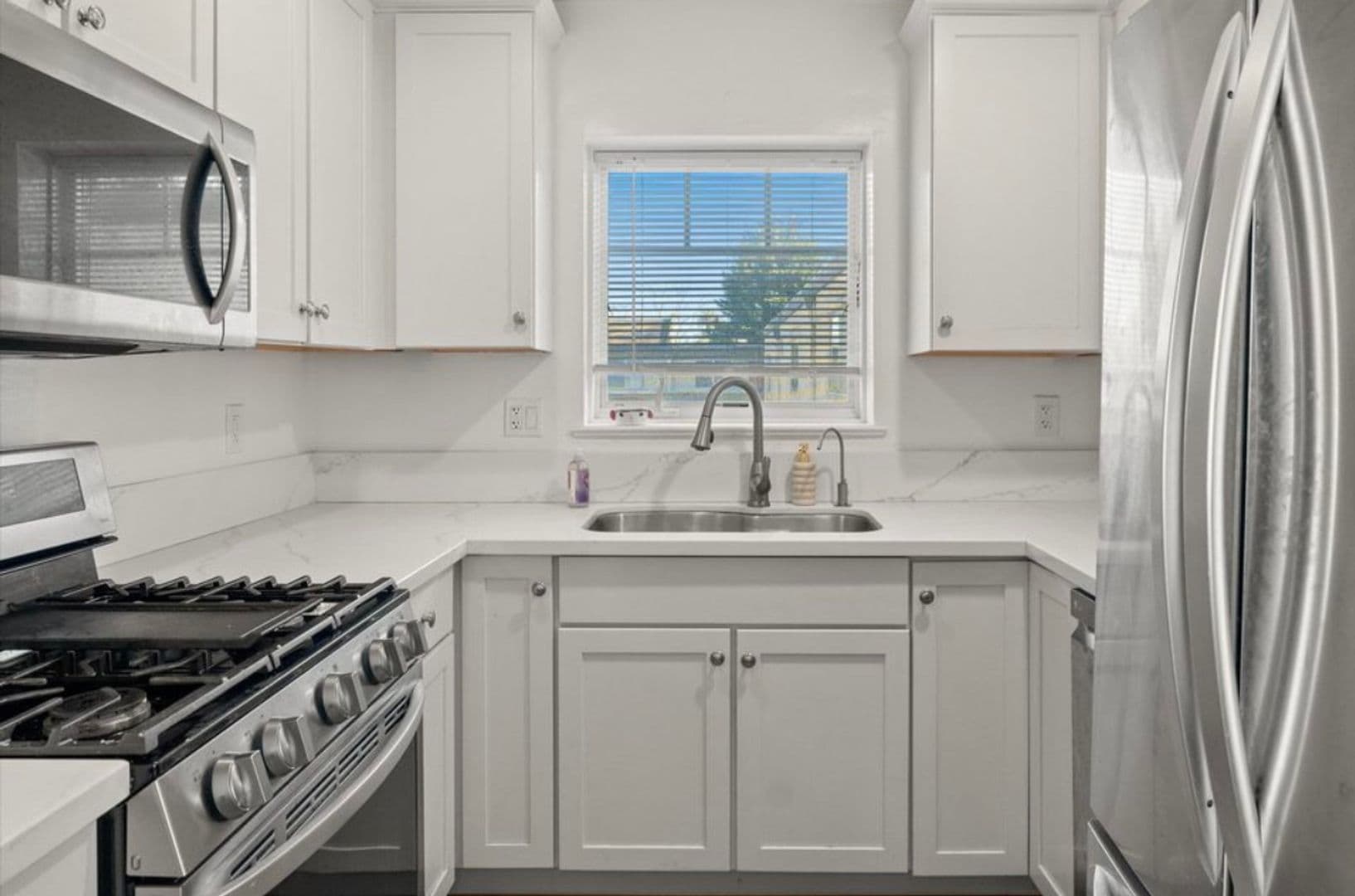 Santa Barbara Condo: 731 Bath St