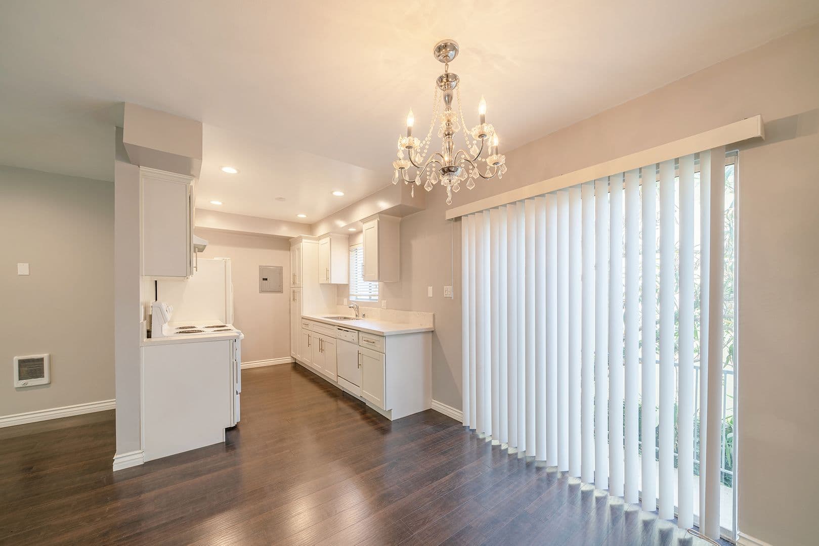 Manhattan Beach Apartment: 1524 Manhattan Beach Boulevard