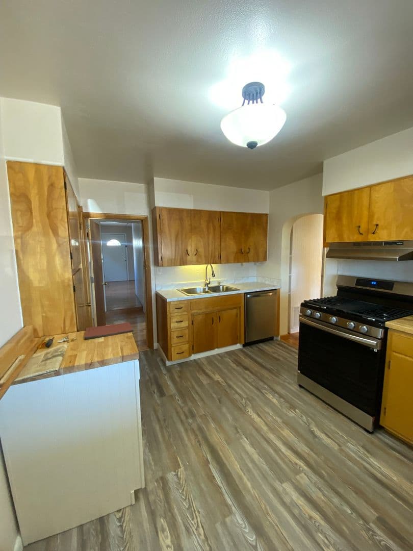 Trinidad House: 835 Robinson Ave