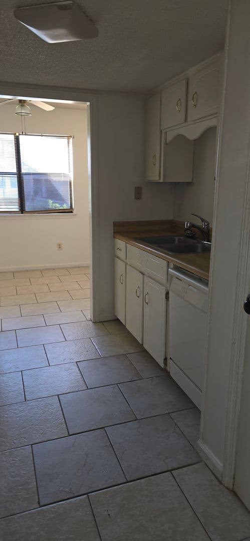 Hinesville House: 601 Tupelo Trail