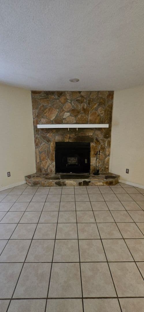 Hinesville House: 601 Tupelo Trail