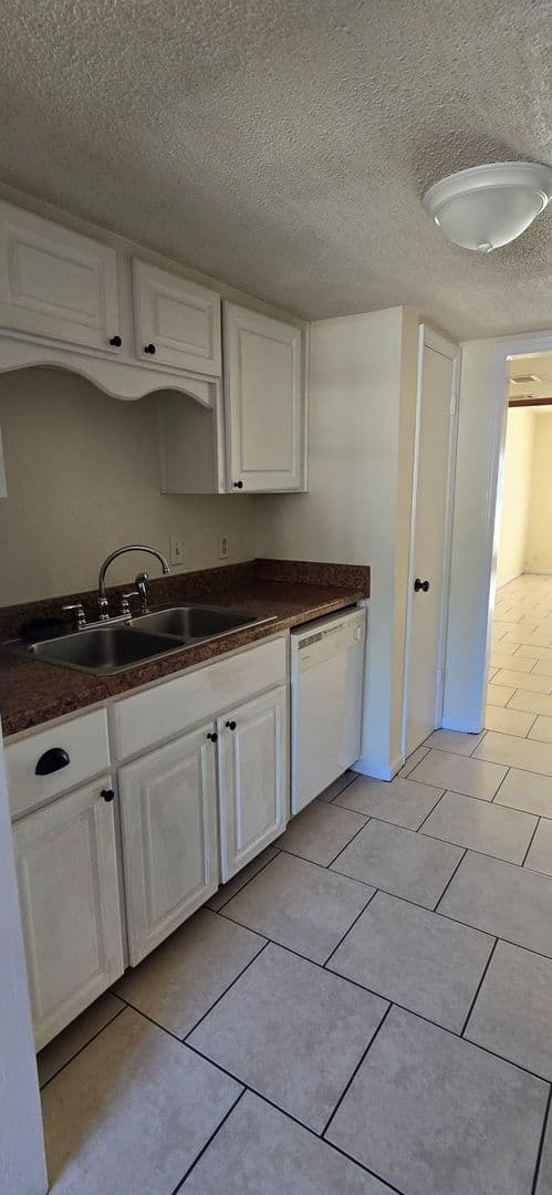 Hinesville House: 601 Tupelo Trail