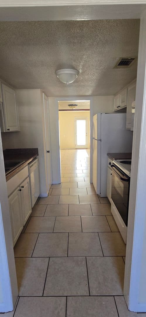 Hinesville House: 601 Tupelo Trail