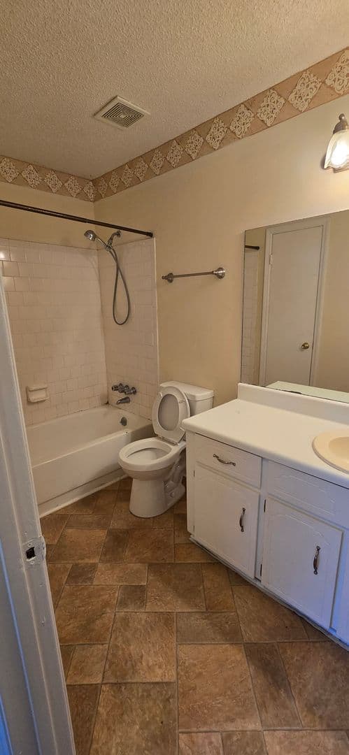 Hinesville House: 601 Tupelo Trail