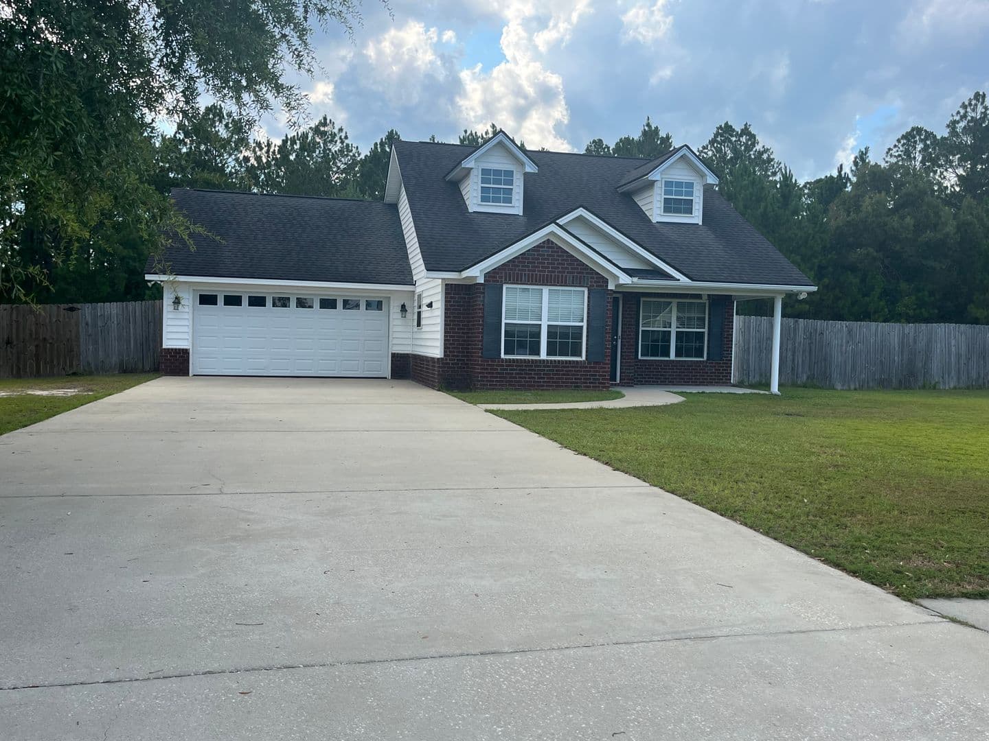 Hinesville House: 195 Parish Loop