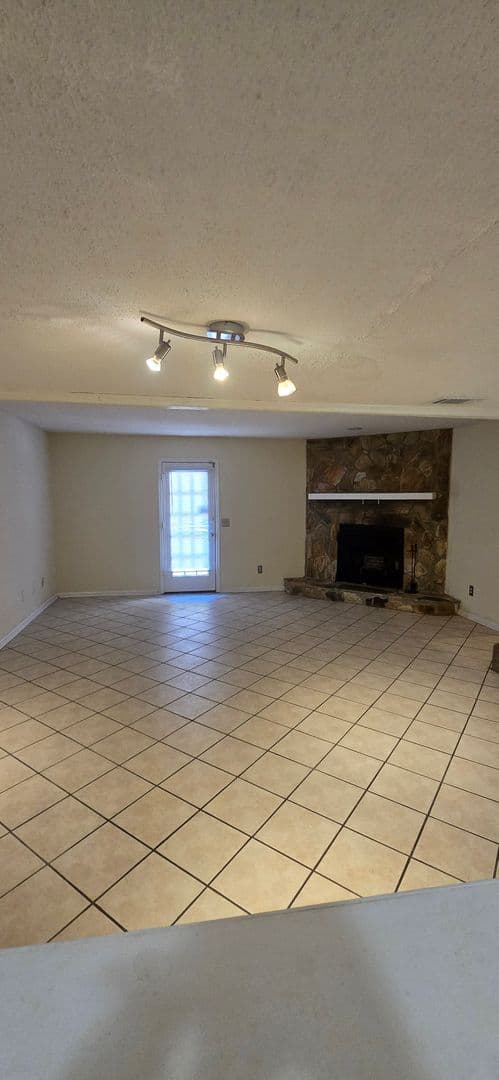 Hinesville House: 601 Tupelo Trail
