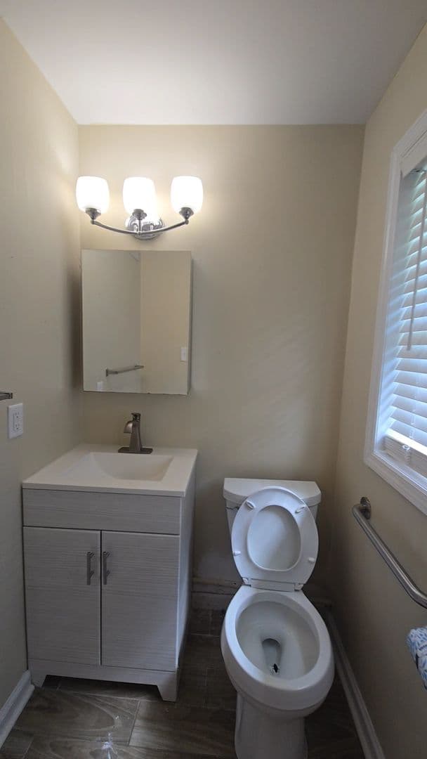 Hinesville House: 11 Elm Street