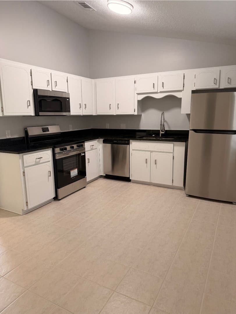 Hinesville House: 1006 Ridgeland Drive