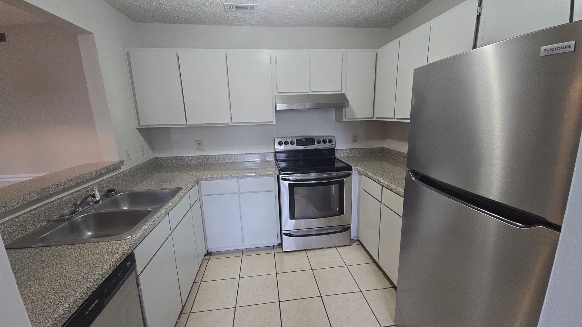 Hinesville House: 910 Brett Drive 137