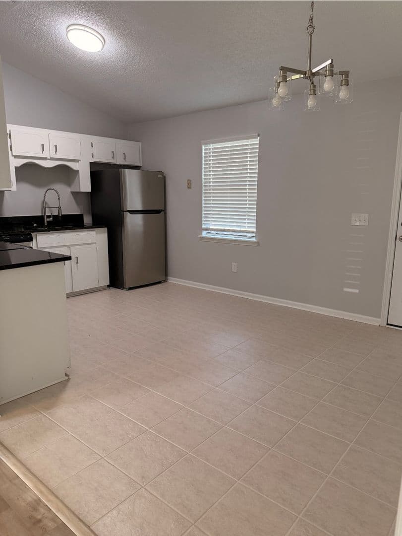 Hinesville House: 1006 Ridgeland Drive