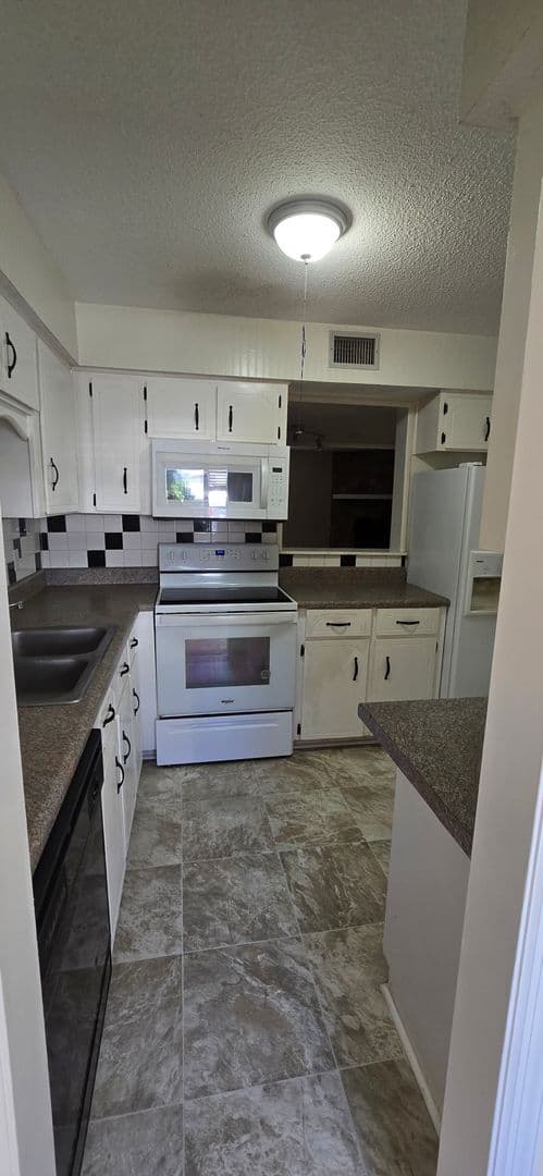 Hinesville House: 601 Tupelo Trail