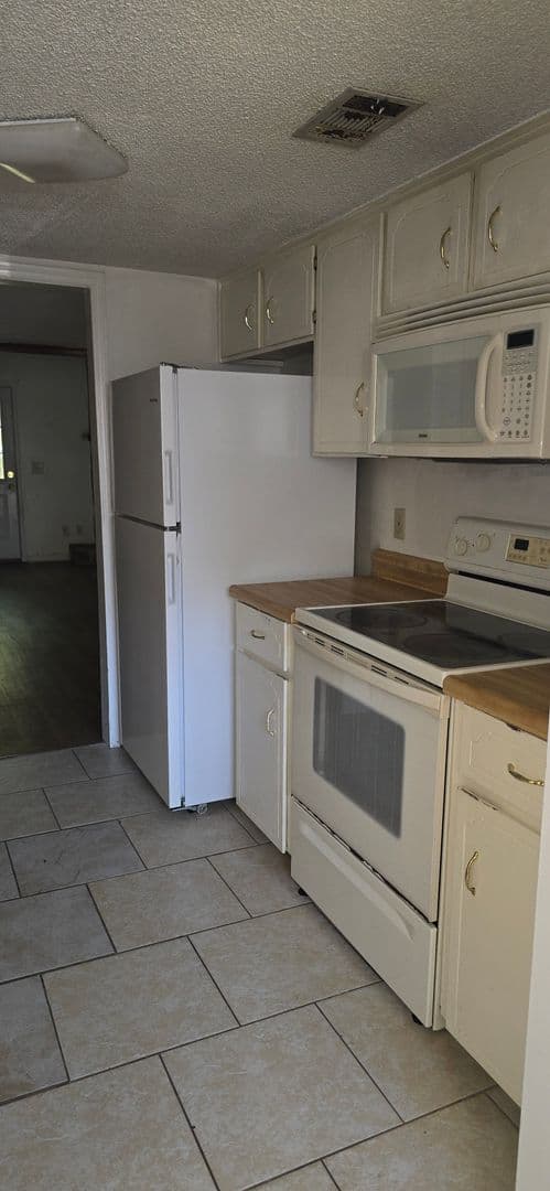 Hinesville House: 601 Tupelo Trail