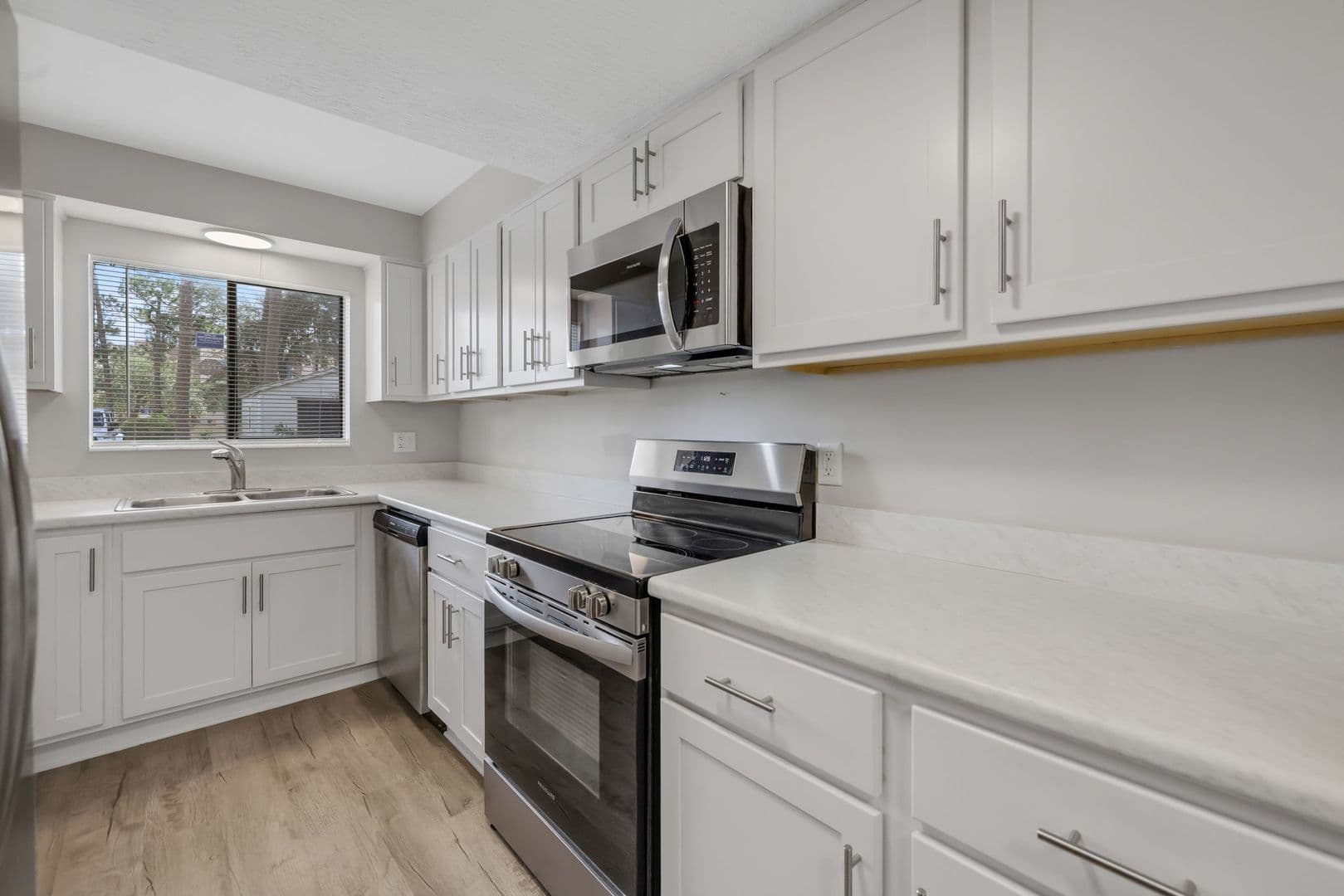 Jacksonville Apartment: 3420 University Blvd S