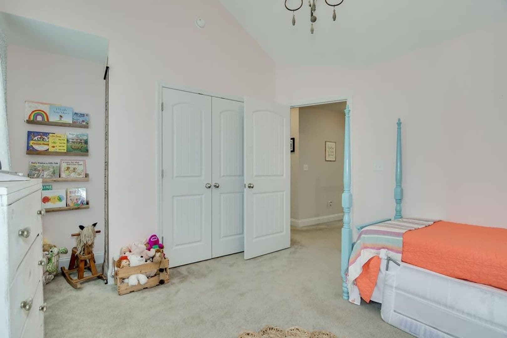 Groveotown House: 1554 Driftwood Lane