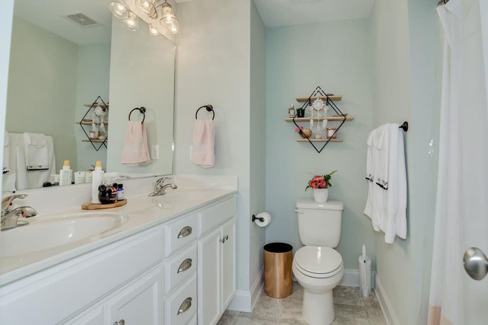 Groveotown House: 1554 Driftwood Lane