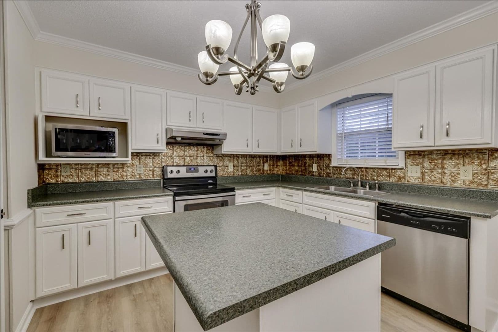 Evans House: 602 Barberry Ct