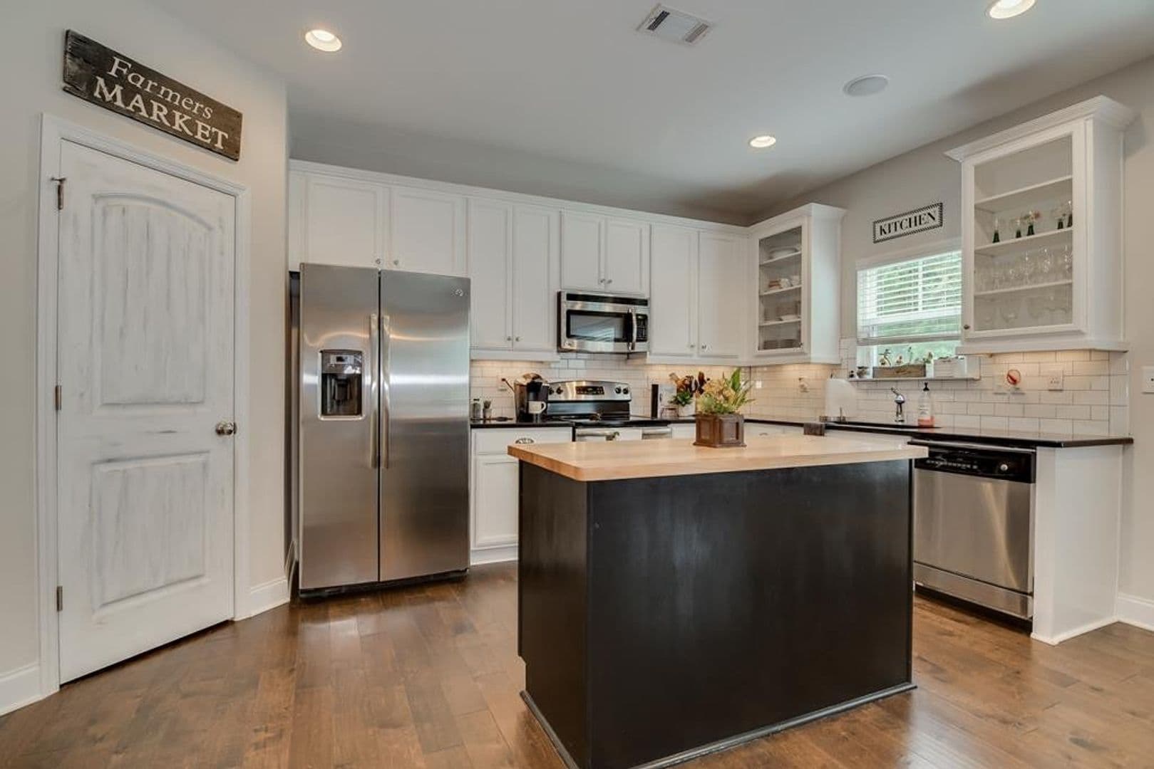 Groveotown House: 1554 Driftwood Lane