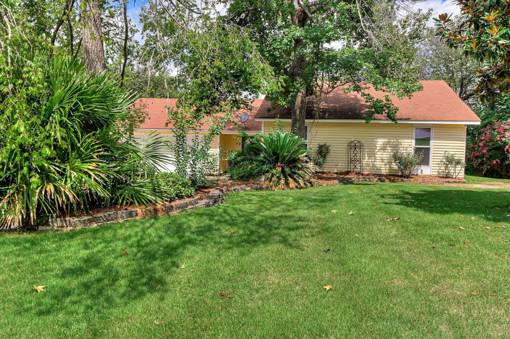 Martinez House: 230 Ronstadt Drive