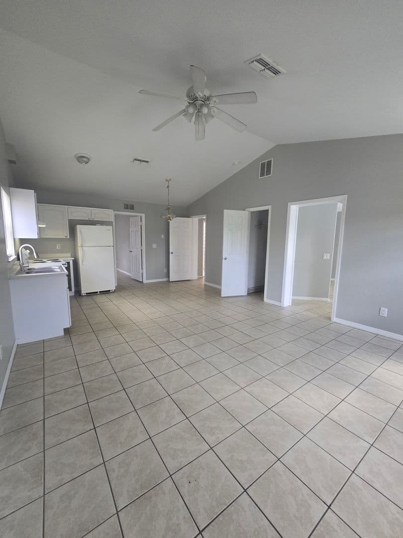 Plant City House: 102 Drake Street