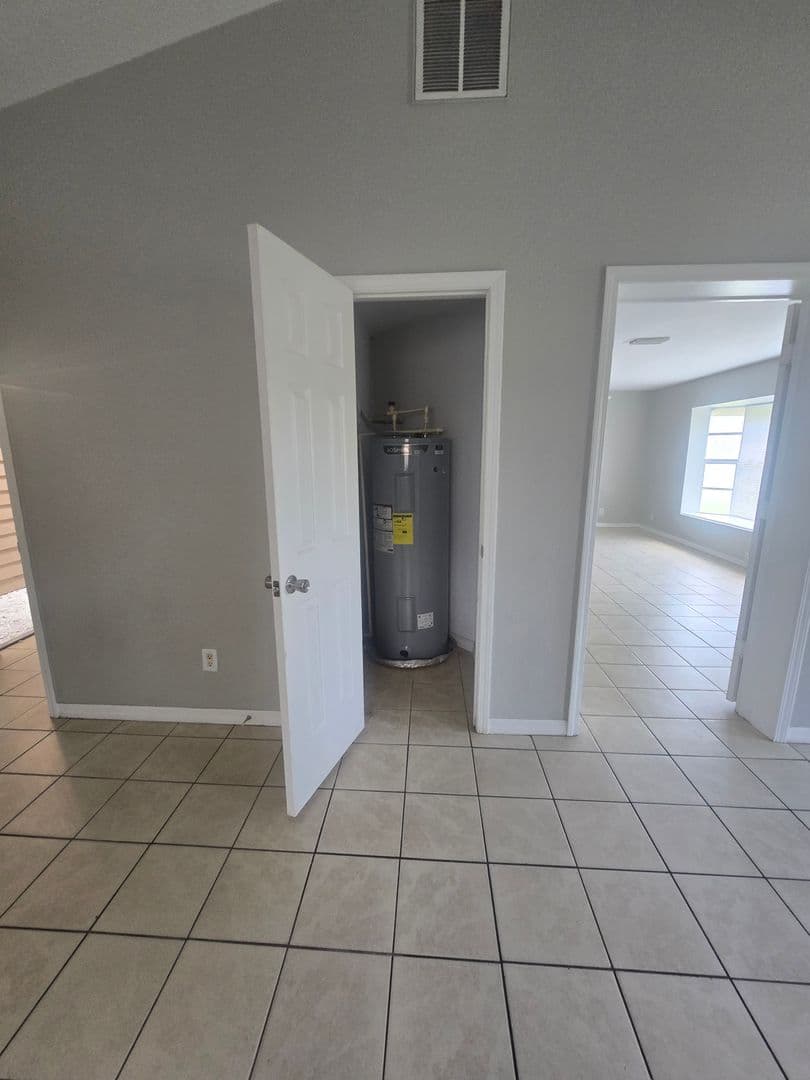Plant City House: 102 Drake Street
