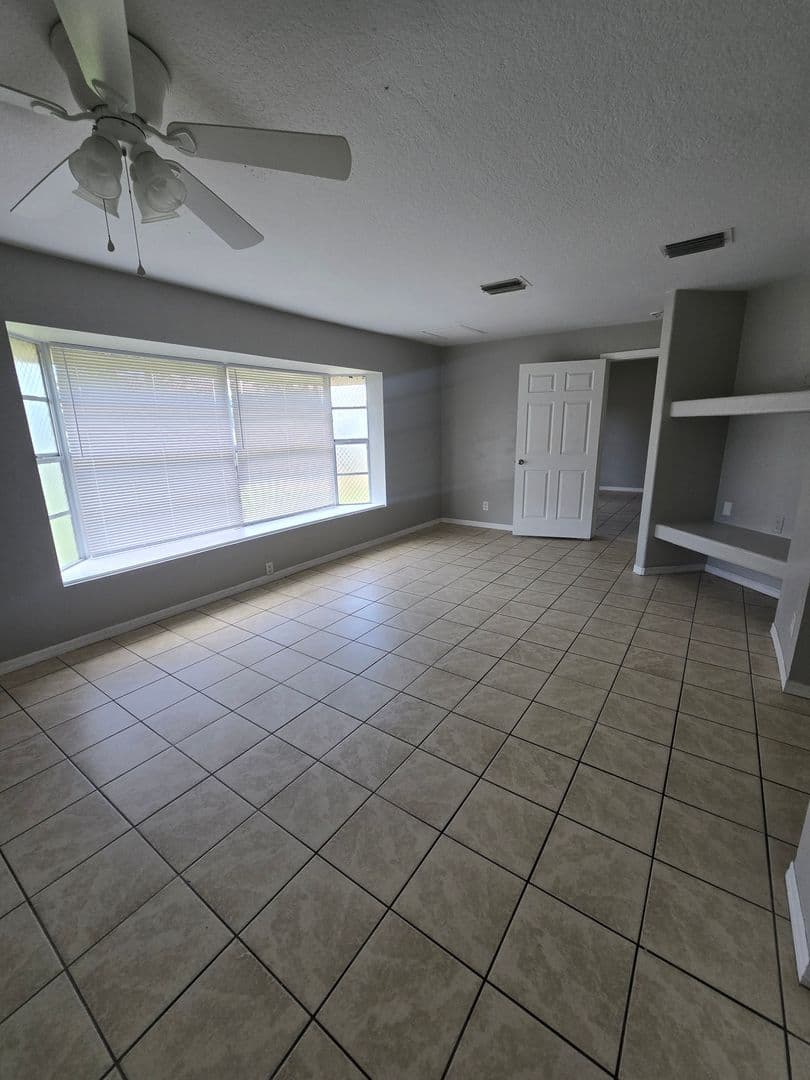Plant City House: 102 Drake Street