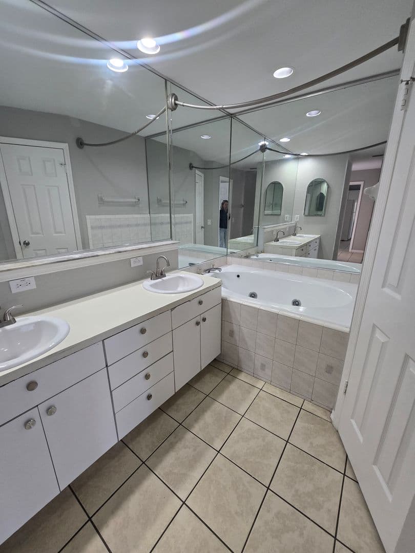 Plant City House: 102 Drake Street