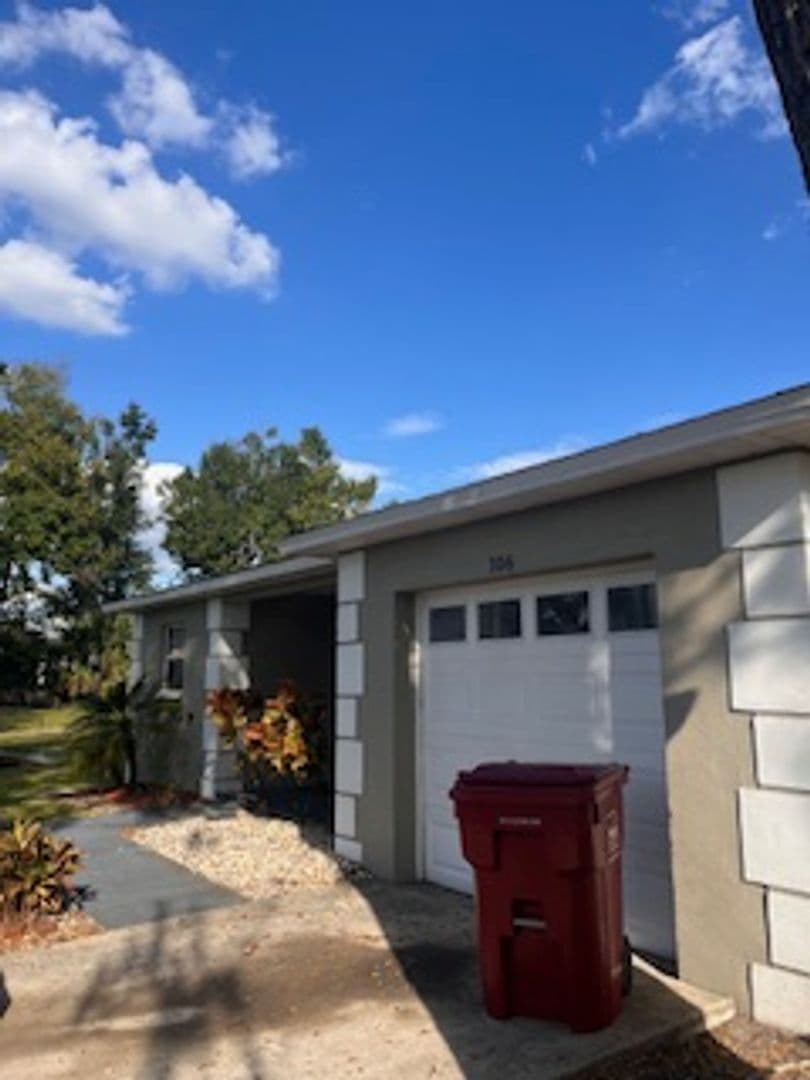 Plant City House: 106 Drake Street