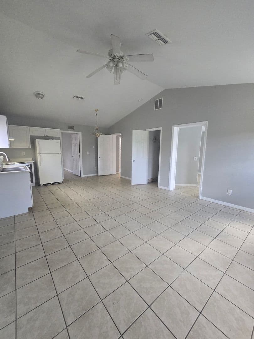 Plant City House: 102 Drake Street