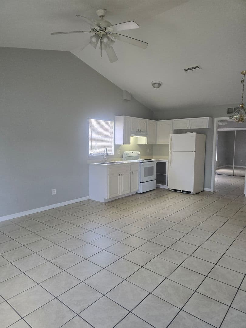Plant City House: 102 Drake Street