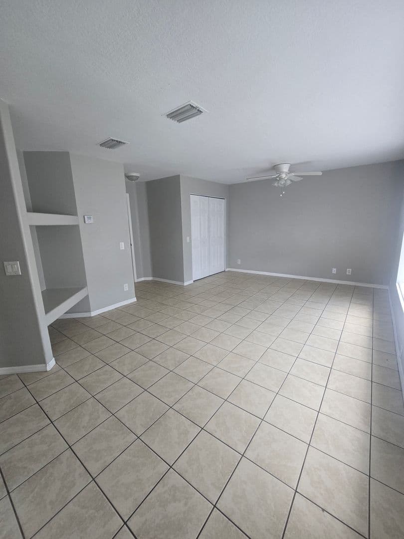 Plant City House: 102 Drake Street