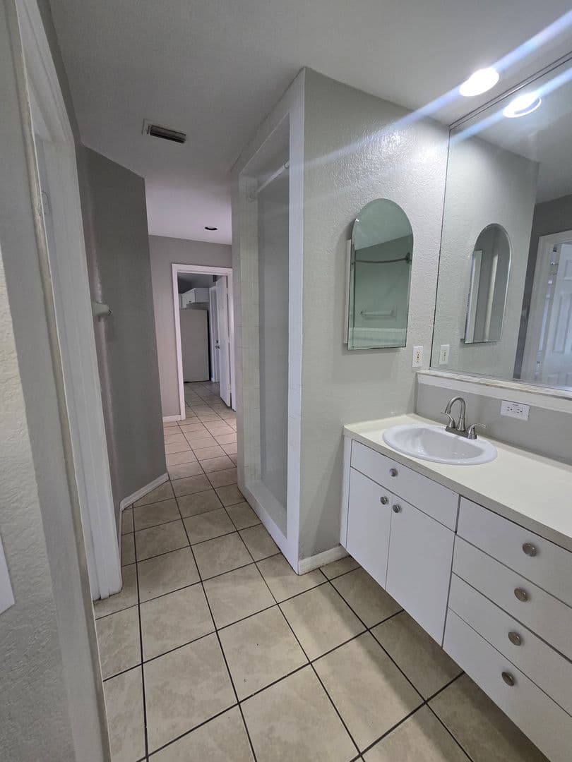 Plant City House: 102 Drake Street