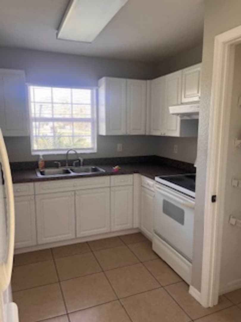 Plant City House: 106 Drake Street