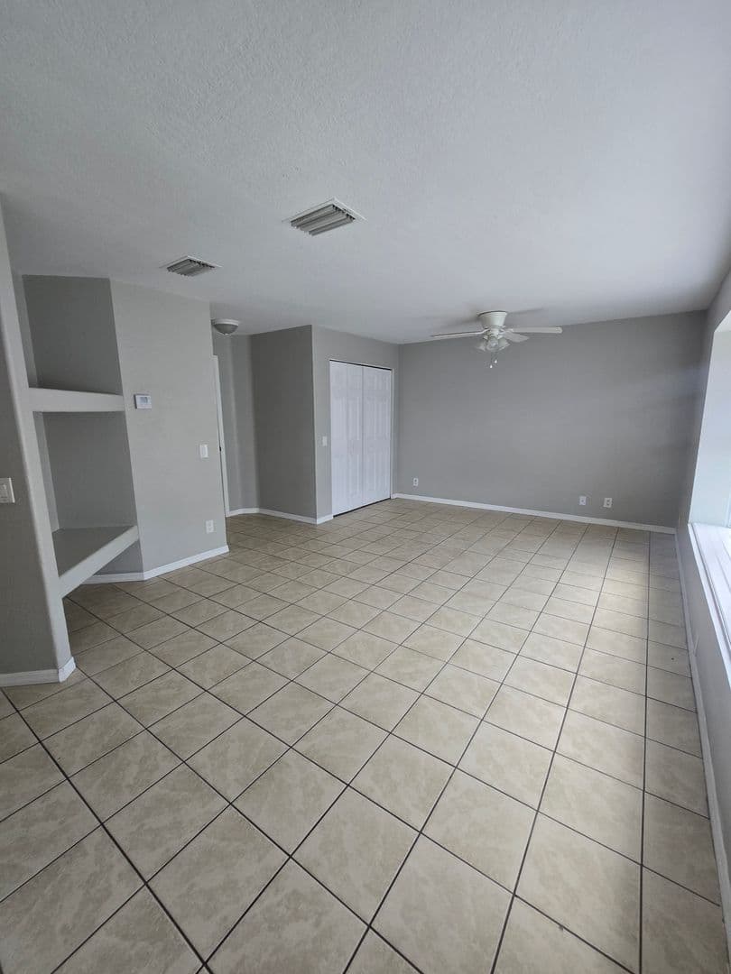 Plant City House: 102 Drake Street
