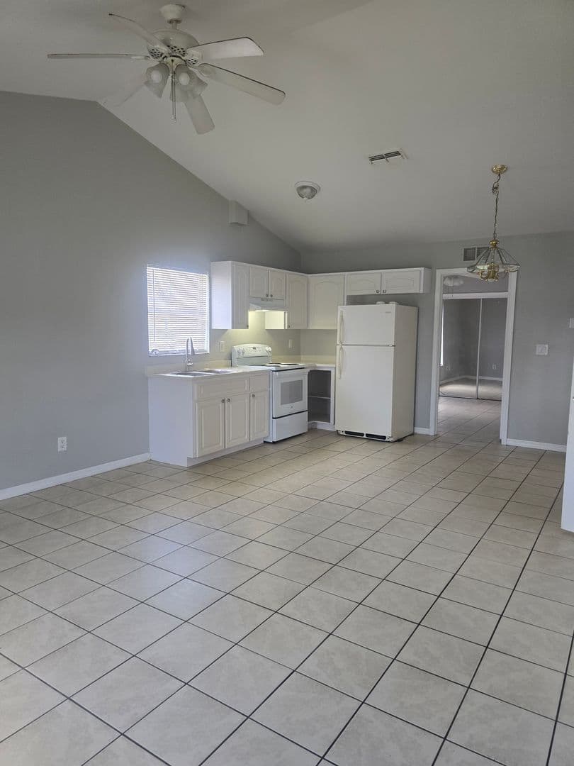 Plant City House: 102 Drake Street