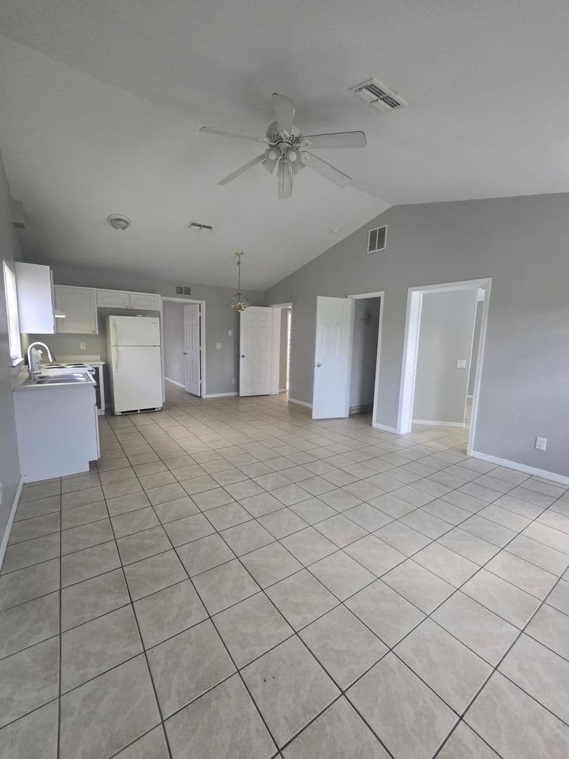 Plant City House: 102 Drake Street