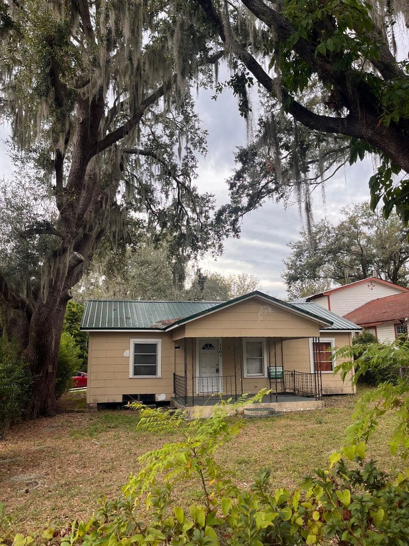 Plant City House: 1101 N. Burton Street