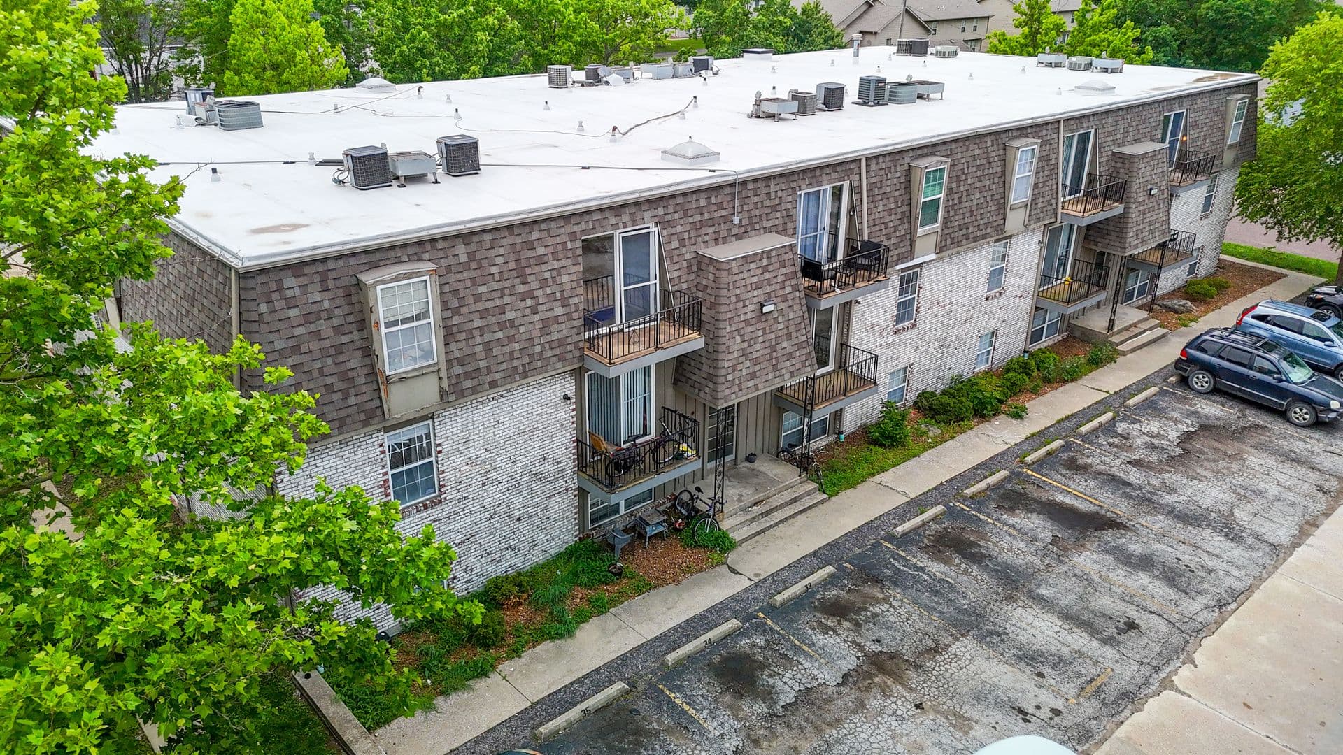 Columbia Apartment: 3408 Balboa Ln #35