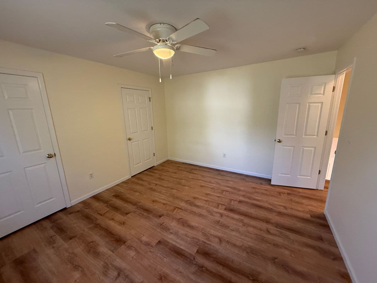 Columbia House: 1326 N Frideriki Dr