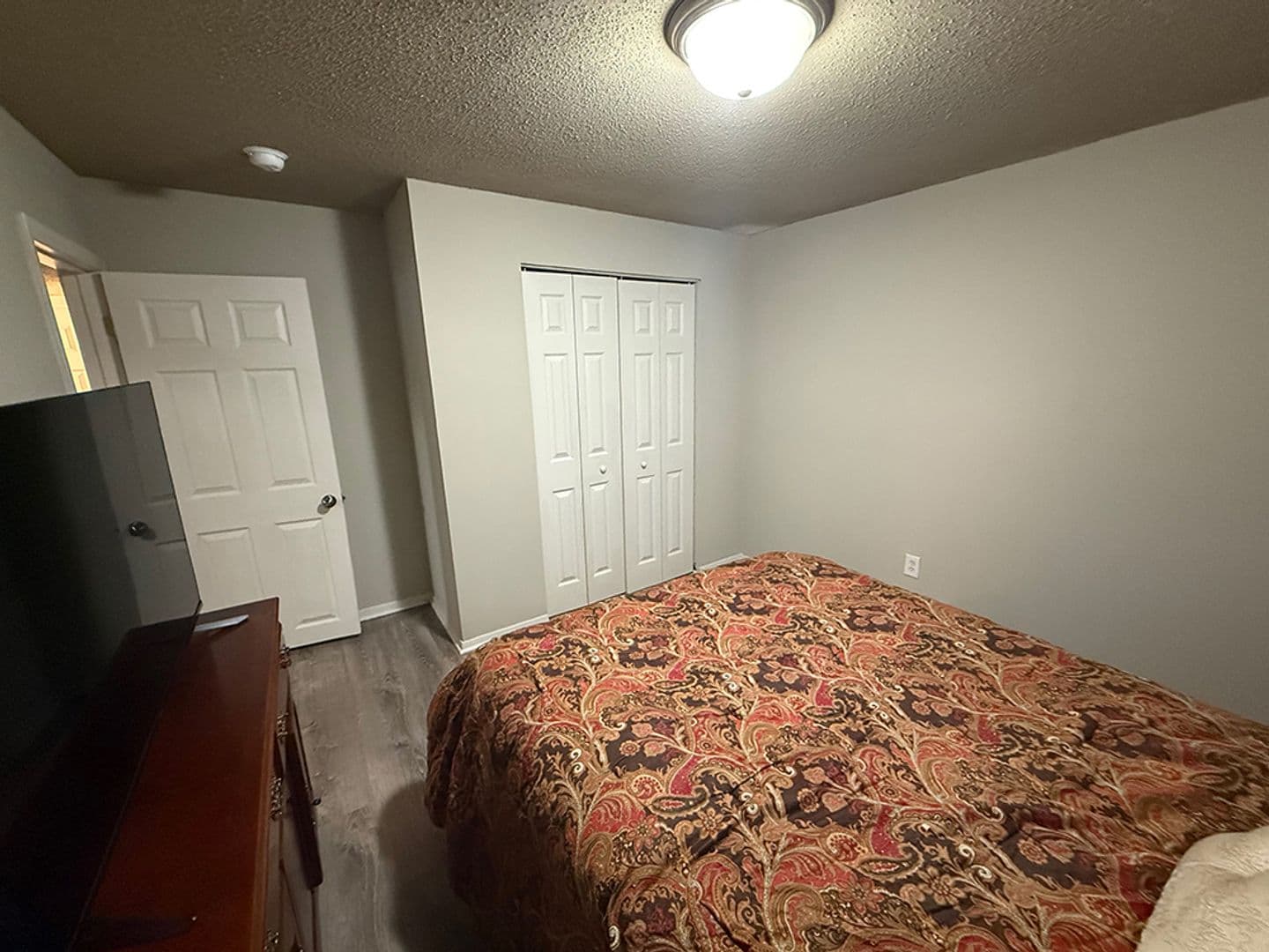 Columbia House: 212 Wheaton Ct