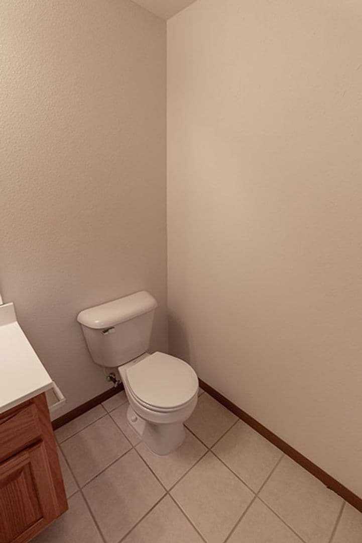 Columbia House: 5000 Derby Ridge Dr - 206