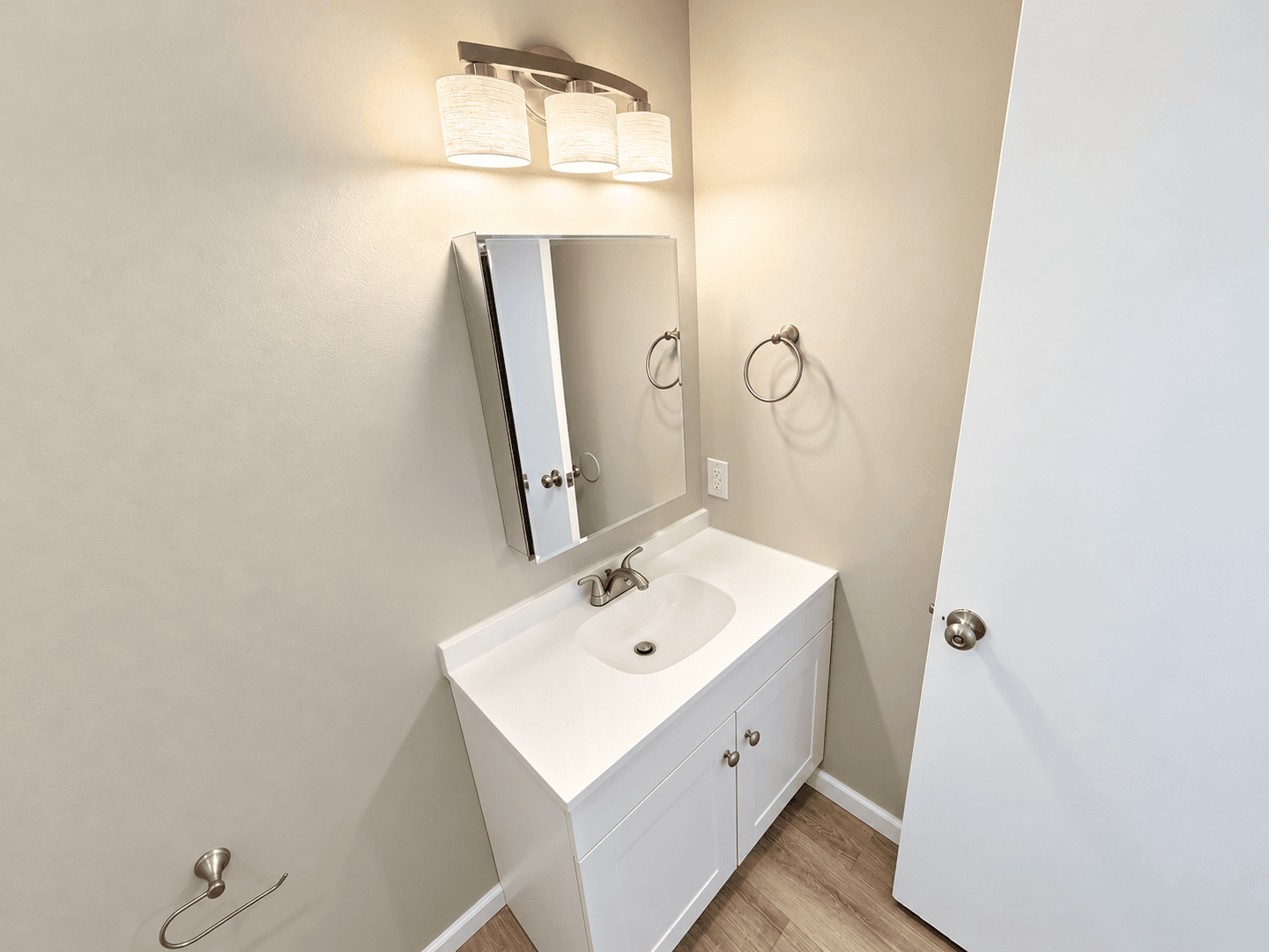 Columbia Apartment: 3408 Balboa Ln #45