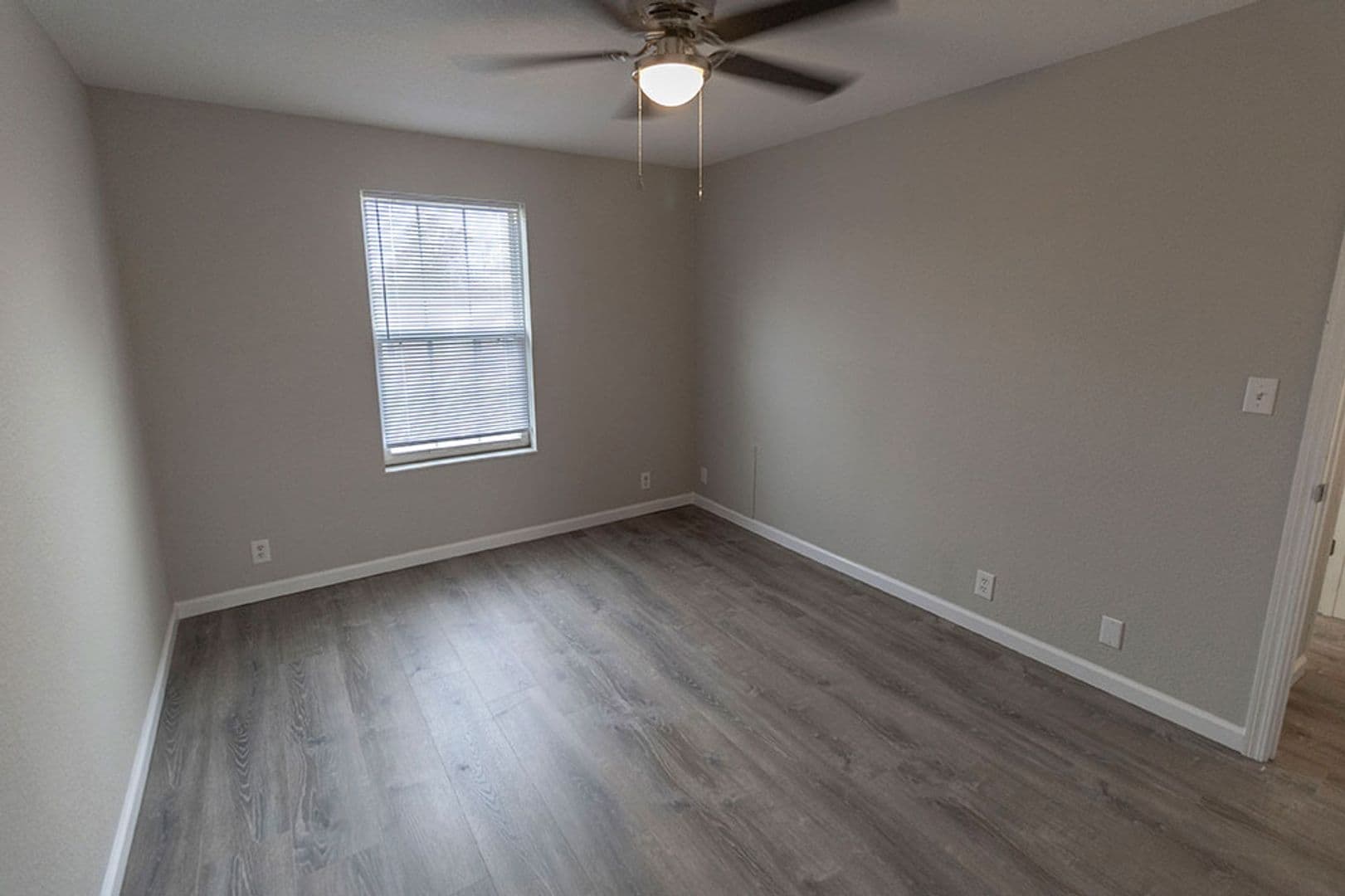 Columbia Apartment: 3408 Balboa Ln #26