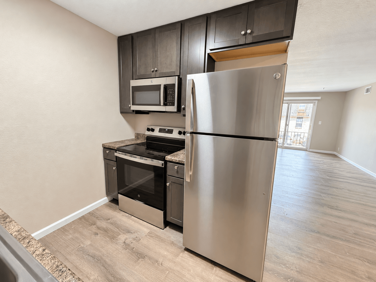 Columbia Apartment: 3408 Balboa Ln #35