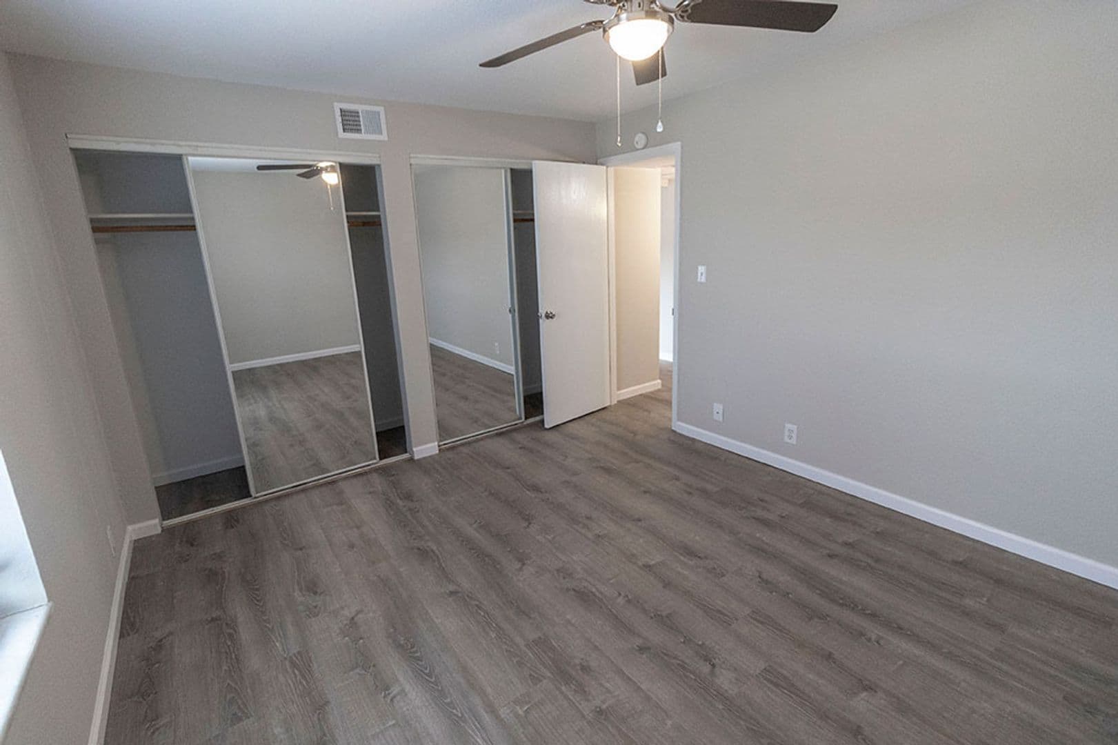 Columbia Apartment: 3408 Balboa Ln #26