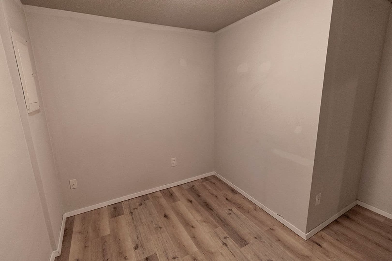 Columbia House: 216 Wheaton Ct