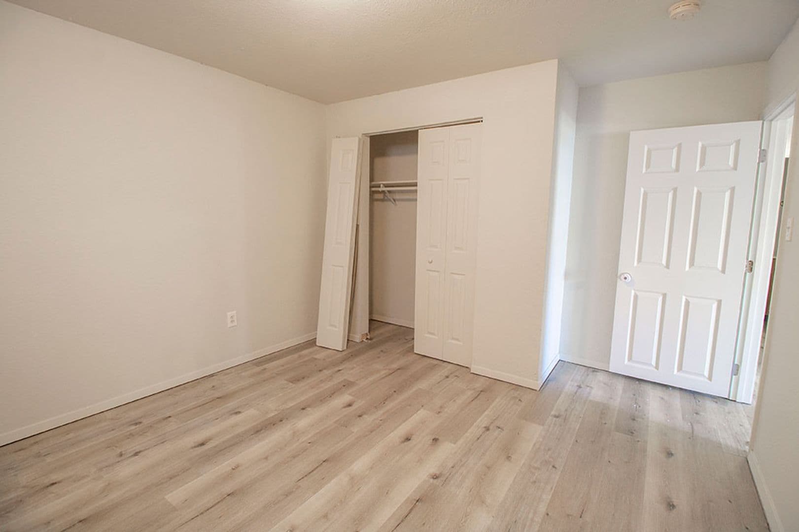Columbia House: 1005 W Ash St