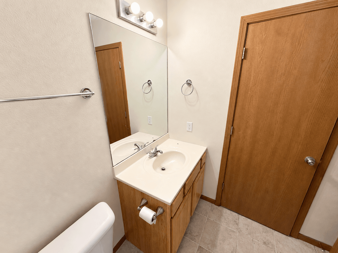 Columbia House: 2119 Ballenger Ln